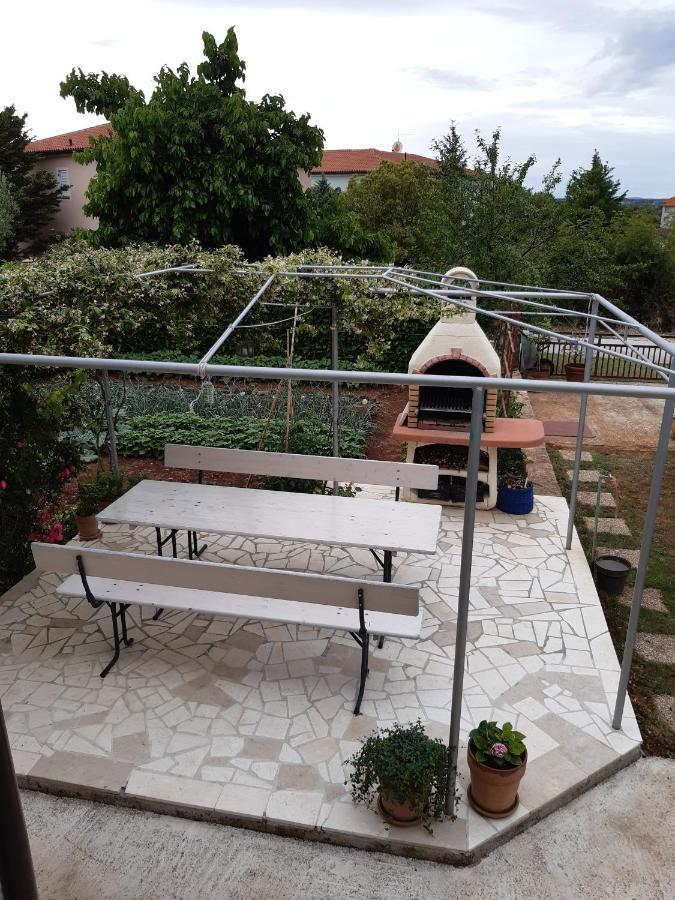 Apartment Thea Пула Екстериор снимка